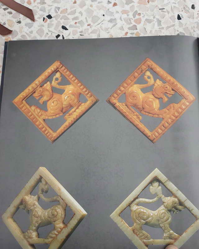 สิงห์ในกรอบสี่เหลี่ยมข้าวหลามตัด 4800