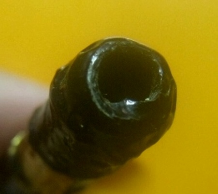 **เบาๆ**ตะกรุดโทน เนื้อชินตะกั่ว ถักเชือกลงรักปิดทอง เก่าๆ ยาว 2 นิ้ว ไม่ทราบที่**เนื้อจัด สวยๆ