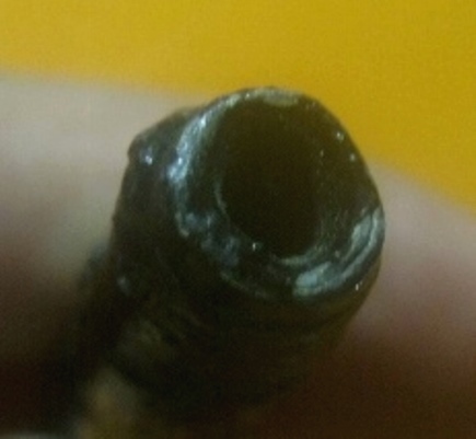 **เบาๆ**ตะกรุดโทน เนื้อชินตะกั่ว ถักเชือกลงรักปิดทอง เก่าๆ ยาว 2 นิ้ว ไม่ทราบที่**เนื้อจัด สวยๆ