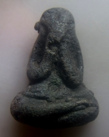 **เบา​ๆ​**พระปิดตามหาลาภ เนื้อว่าน หลังปิดจีวร เก่าๆ ไม่ทราบที่**เนื้อจัด สวยๆ เชิญชมครับ