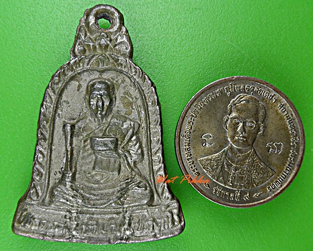 เหรียญหล่อหลวงพ่ออุทัย วัดเกาะตาพุด ราชบุรี .D632.