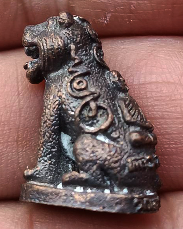 2.เสือมหาอำนาจ พยัคฆ์คำราม หลวงพ่อเกตุ วัดเกาะหลัก รุ่นแรก ปี 2531 เนื้อทองผสม ตอกโค้ด ขนาดสูงประมาณ