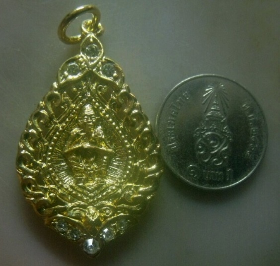 **เบาๆ**เหรียญหล่อหลวงพ่อคูณ วัดบ้านไร่ รุ่นเสาร์5 อนุสรณ์คูณพันล้าน ปี ๒๕๓๓**กะไหล่ทองฝังเม็ดพลอย