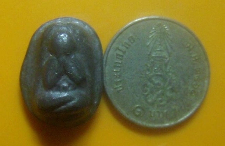 **เบา​ๆ​**พระปิดตามหาลาภ เนื้อชินตะกั่ว เก่า ไม่ทราบที่**เนื้อจัด สวยๆ เชิญชมครับ 