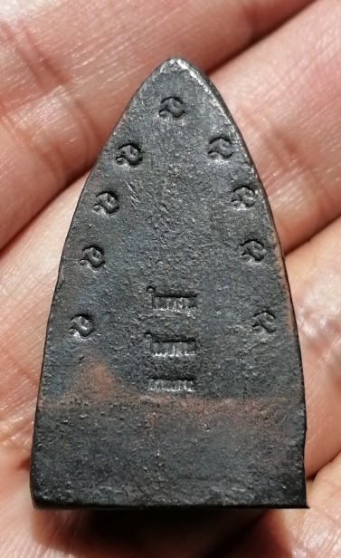 หลวงพ่อทวด พิมพ์เตารีด วัดในหาน เนื้อนวะโลหะ นะ 9 โค๊ด 2 ในหาน 1 กรรมการ จ.ภูเก็ต ปี 2536 เคาะเดียว