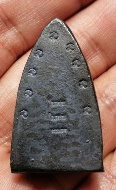 หลวงพ่อทวด พิมพ์เตารีด วัดในหาน เนื้อนวะโลหะ นะ 9 โค๊ด 2 ในหาน 1 กรรมการ จ.ภูเก็ต ปี 2536 เคาะเดียว