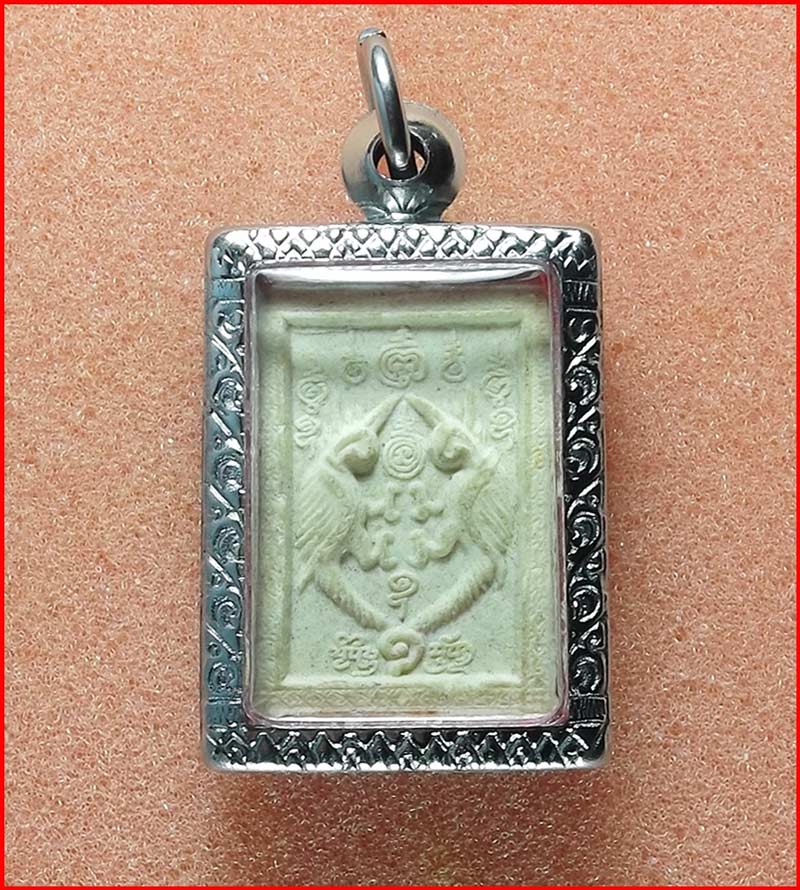 เทพจำแลงภมร หลังสาริกาคู่ ครูบากฤษณะ อินทวัณโณ สำนักสงฆ์เวฬุวัน จ.นครราชสีมา เนื้อผงพุทธคุณ-1