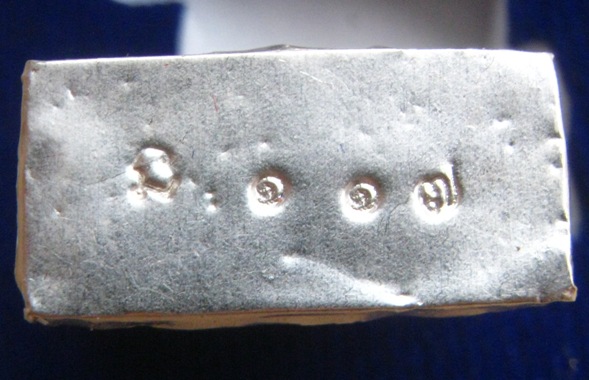 พญาสิงห์ปราบไพรีพินาศแสนคุ้มครองทรัพย์ หลวงปู่แสน วัดบ้านหนองจิก ศรีสะเกษ เนื้อนวะก้นเงิน เลข117+กล่