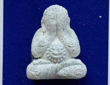 ปิดตารวยทันใจ ย้อนยุค เนื้อขาวพุทธคุณโรย ตะใบ รุ่น"หมุนเงิน หมุนทอง รวยล้นฟ้า"(ออกวัดบ้านจาน) ปี2561