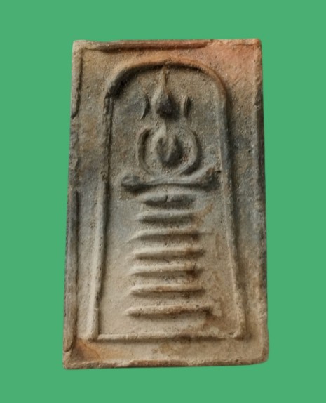 สมเด็จ 7 ชั้น เนื้อดิน หลังยันต์ปั๊มลึก