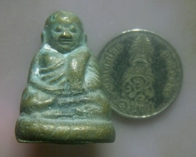 **เบา​ๆ​**รูปหล่อหลวงพ่อเงิน วัดบางคลาน เนื้อทองผสม เก่าๆ มีคราบเบ้า**เนื้อจัด สวยๆ เชิญชมครับ 