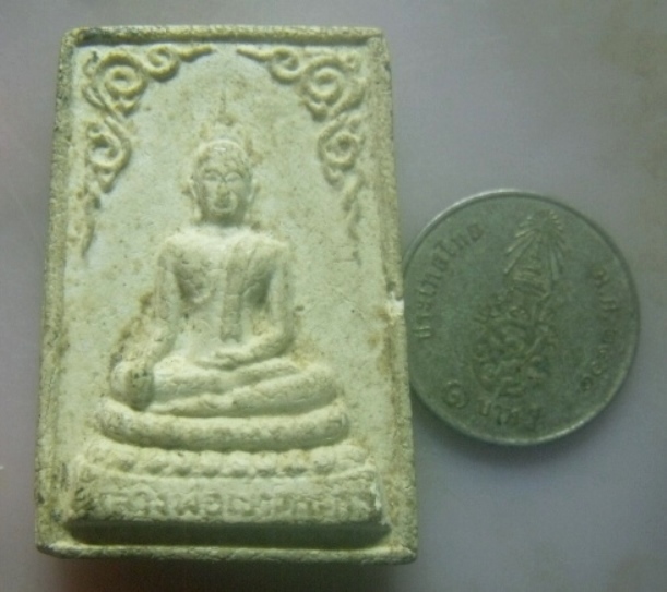 **เบาๆ**พระผงหลวงพ่อวัดเขาตะเครา รุ่น ๑ วัดเขาตะเครา จ.เพชรบุรี**หลังยันต์