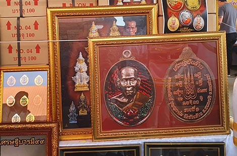 หลวงพ่อพัฒน์ ปุญฺญกาโม วัดห้วยด้วน จ.นครสวรรค์ รุ่น เศรษฐีพันล้าน เนื้อสามกษัตริย์ ราคาจอง 400