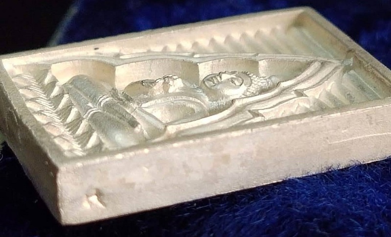 พระสมเด็จวัดปากน้ำ วัดปากน้ำภาษีเจริญ กรุงเทพฯ เนื้อเงิน ปี 2534 รุ่นซื้อที่ดินถวายวัด สวยครับ