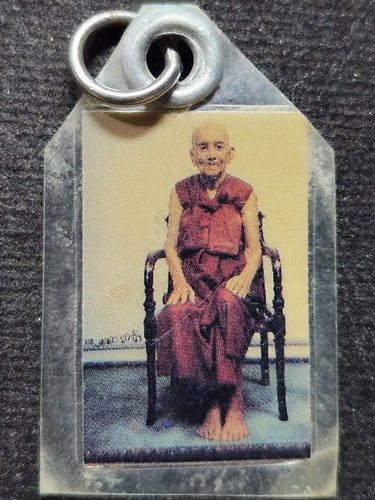  วัดกลางชูศรีเจริญสุข สิงห์บุรี ภาพถ่ายหลวงปู่บุดดา ถาวโร