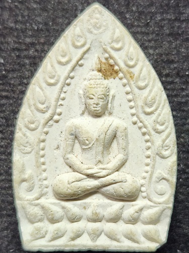 วัดกลางชูศรีเจริญสุข  จ.สิงห์บุรี  พระผงเจ้าสัว หลวงปู่บุดดา 100 ปี 2536