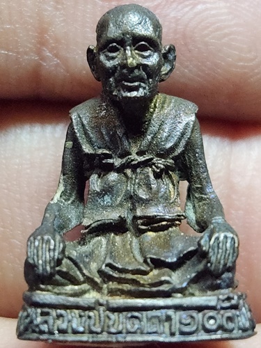 วัดกลางชูศรีเจริญสุข สิงห์บุรี รูปหล่อ  หลวงปู่บุดดา ถาวโร  100 ปี อุดผงแป้งเสก 2536