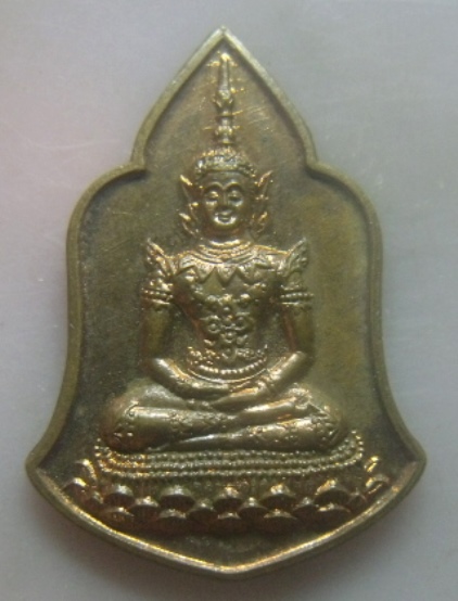 **เบา​ๆ​**เหรียญพระแก้วมรกต วัดไร่มะม่วงพระราชดำรัส ชะอำ จ.เพชรบุรี ปี ๒๕๔๙**สวยๆ 