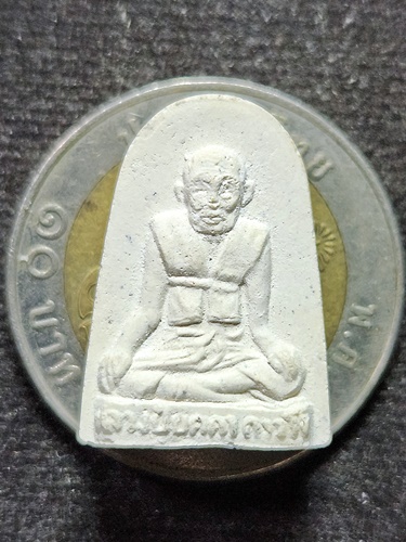  วัดกลางชูศรีเจริญสุข  สิงห์บุรี พระผงเล็บมือ หลวงปู่บุดดา ถาวโร