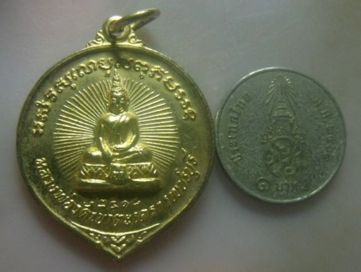 **เบา​ๆ​**เหรียญหลวงพ่อวัดเขาตะเครา จ.เพชรบุรี ปี ๒๕๑๘**กะไหล่ทอง สวยๆ