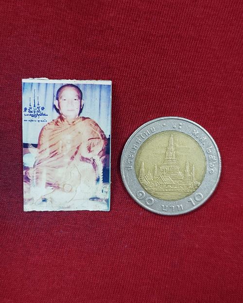 รูปถ่ายสีหลวงปู่ท่อน หลังติดจีวร วัดศรีอภัยวัน จ.เลย