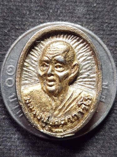 วัดกลางชูศรีเจริญสุข สิงห์บุรี เหรียญหล่อคุ้มภัย ให้ลาภ หลวงปู่บุดดา  รุ่น 100 ปี  2537