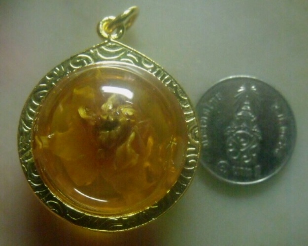 **เบาๆ**น้ำมันว่านดอกรักซ้อน**เพิ่มพลังเมตตา มหาเสน่ห์ พร้อมเลี่ยมน้ำมันว่านกรอบทองไมครอน สวยๆ