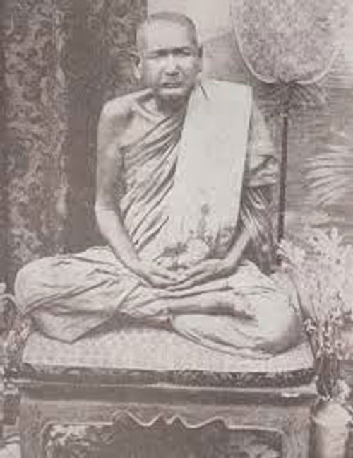  หลวงพ่อปั้น วัดพิกุลโสกัณฑ์ เกจิฯ ในตำนานเมืองกรุงเก่า พิมพ์สมาธินั่งบัว เนื้อดินผสมผง 