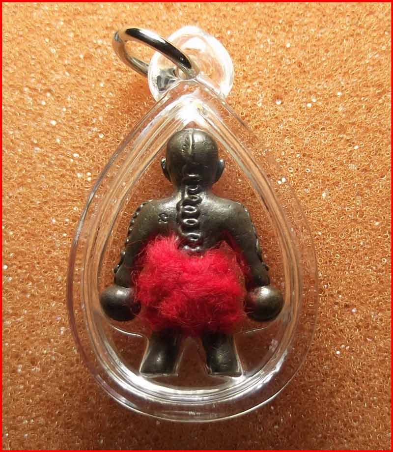 หุ่นพยนต์มหาโชคลาภ หลวงพ่อแสง วัดส้มป่อย จ.บุรีรัมย์ เนื้อสัมฤทธิ์ อุดผงพุทธคุณ ปี 2551 เลี่ยม