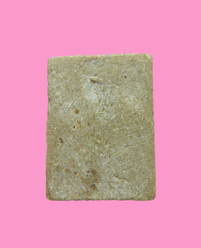 พระผงรูปเหมือน เนื้อผงน้ำมัน