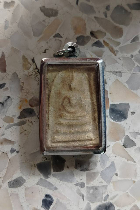 พระไม่ทราบที่ครับ