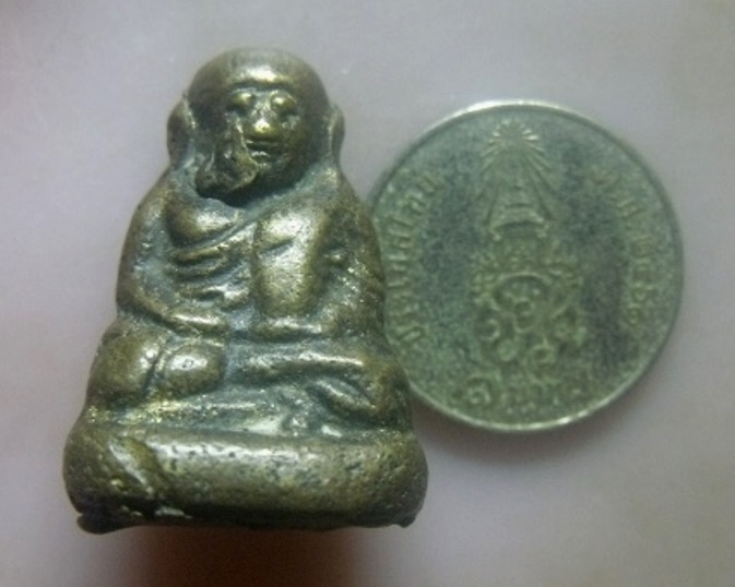 **เบา​ๆ​**รูปหล่อหลวงพ่อเงิน วัดบางคลาน เนื้อทองผสม**เนื้อจัดดี สวยๆ เชิญชมครับ 