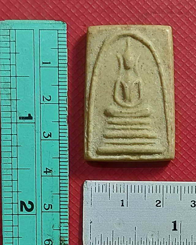 พระสมเก็จหูบายศรีกรุต้นพิกุลพิมพ์กลางหลวงพ่อกวยปี2509..1800