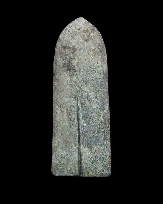 พระลีลาหลังเข็มกรุวัดชุมนุมสงฆ์ สุพรรณบุรีพิมพ์ผฐานช่อดอกไม้ 4800