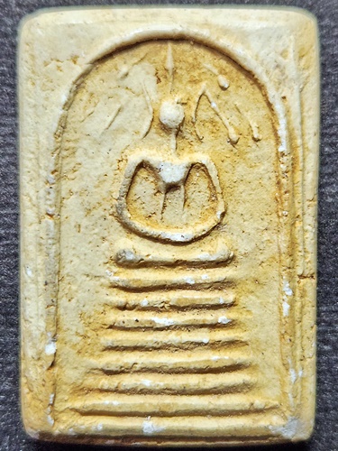  กรุวัดโพธิ์เกรียบ จ.อ่างทอง พระสมเด็จเกศไชโยพิมพ์ 7 ชั้น ปรกโพธิ์ก้าน​ ปี 2490