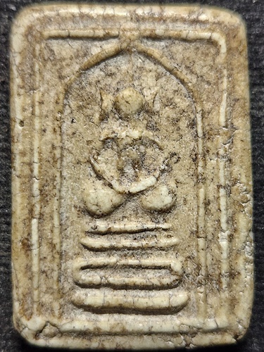 วัดเกศไชยโย อ่างทอง พระสมเด็จพิมพ์เข่าบ่วง 