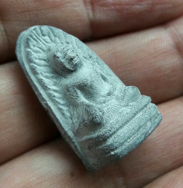 พระรอดหลวงพ่อฤาษีลิงดำ เนื้อผงใบลาน มีกริ่ง-เขย่ามีเสียงดัง วัดท่าซุง จ.อุทัยธานี เคาะเดียว(2)  