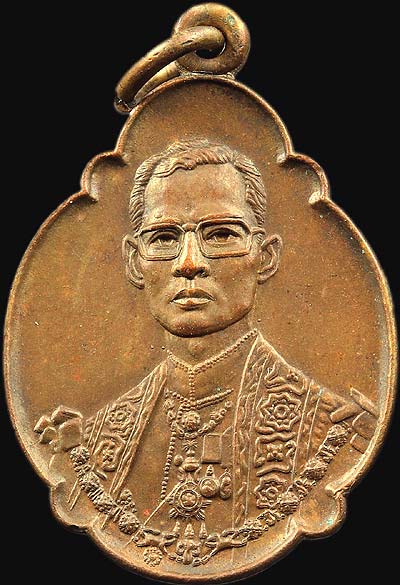 *เหรียญในหลวง ร.๙ ที่ระลึก ๔ รอบ พศ.๒๕๑๘ เนื้อทองแดง พิมพ์นิยม(2)*