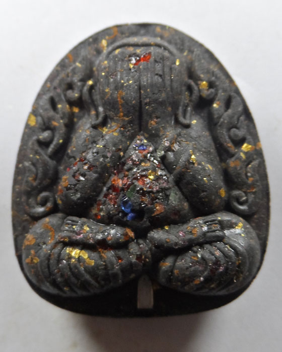 พระปิดตากนกข้างบูชาครู หลวงพ่อนงค์ วัดบางน้ำชน กรุงเทพฯ ปี๒๕๖๕