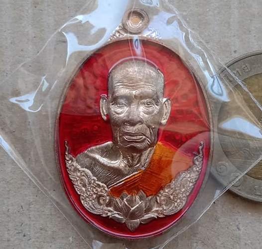 เหรียญเศรษฐีพันล้าน(รวยที่๑) หลวงพ่อพัฒน์ วัดห้วยด้วน จ.นครสวรรค์ เนื้อนวะลงยา หมายเลข591+กล่อง