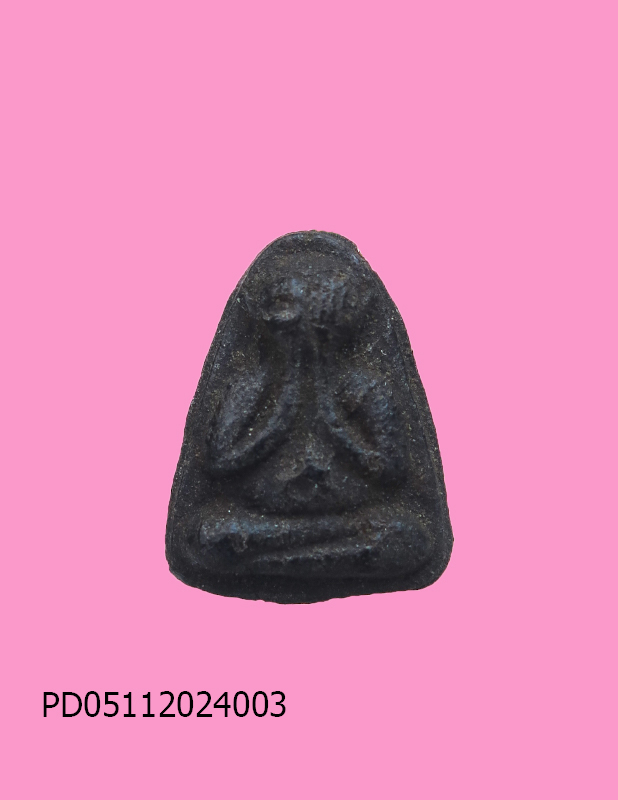 พระปิดตา เนื้อผงคลุกรัก