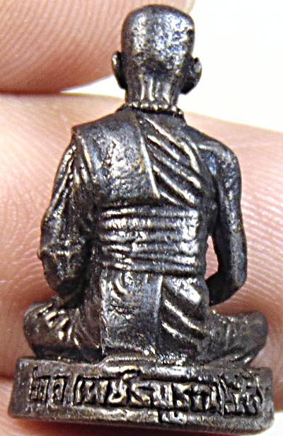 ๒๐ รูปหล่อหลวงพ่อทบ วัดชนแดน