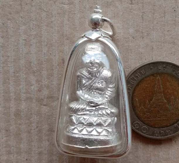 หลวงปู่ทวด บัวรอบใหญ่ นวะโลหะพรายเงิน**ฐานเงิน**สมเด็จพระสังฆราชฯ ญสส วัดบวรนิเวศฯ ปี43 เลี่ยม+กล่อง