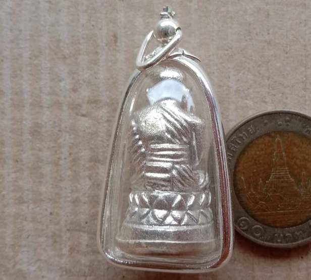 หลวงปู่ทวด บัวรอบใหญ่ นวะโลหะพรายเงิน**ฐานเงิน**สมเด็จพระสังฆราชฯ ญสส วัดบวรนิเวศฯ ปี43 เลี่ยม+กล่อง