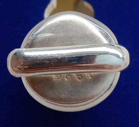 หลวงปู่ทวด บัวรอบใหญ่ นวะโลหะพรายเงิน**ฐานเงิน**สมเด็จพระสังฆราชฯ ญสส วัดบวรนิเวศฯ ปี43 เลี่ยม+กล่อง