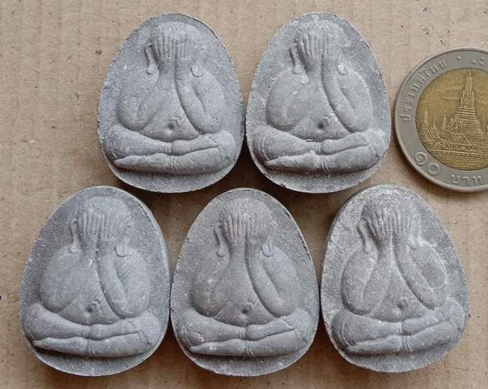 5องค์ พระผงปิดตา มหาลาภ วัดบวรนิเวสวิหาร ญสส ปี2535 เนื้อผงใบลานแช่น้ำมนต์ พร้อมกล่องเดิม 