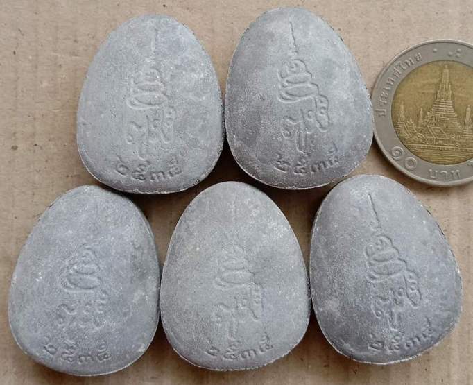 5องค์ พระผงปิดตา มหาลาภ วัดบวรนิเวสวิหาร ญสส ปี2535 เนื้อผงใบลานแช่น้ำมนต์ พร้อมกล่องเดิม 