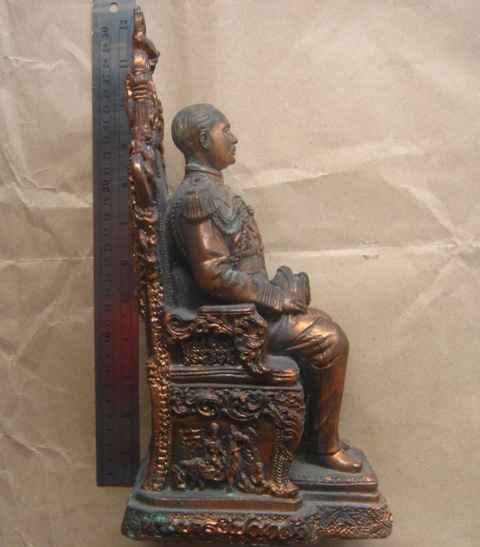 พระบรมรูปบูชา สมเด็จพระปิยะมหาราช(ร.๕)ทรงบัลลังค์ เนื้อเรซิ่นเคลือบทองแดง ฐานกว้าง4นิ้ว สูง12นิ้ว