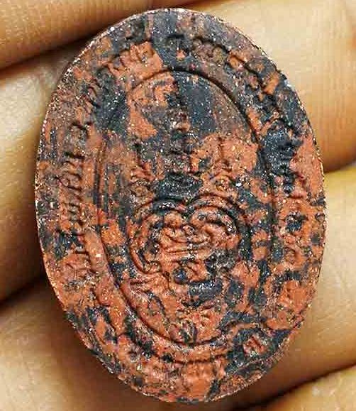 พระผงดวง"รวยชนะจน"หลวงพ่อพัฒน์ วัดห้วยด้วน นครสวรรค์ ผงพุทธคุณสีดำ-แดง หน้ากากผิวรุ้ง เลข5499+กล่อง