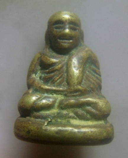 **เบา​ๆ​**รูปหล่อหลวงพ่อเงิน วัดบางคลาน เนื้อทองผสม เก่าๆ มีคราบเบ้า**เนื้อจัด สวยๆ เชิญชมครับ